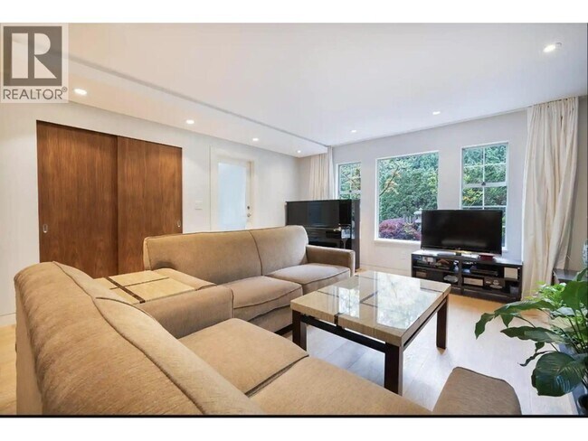 453 W 16th Ave