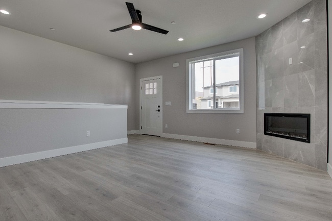 Photo - 750 Rio Vis Lp