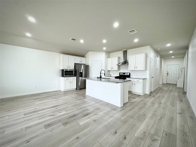 Photo - 4743 Lombardy Fire Trail