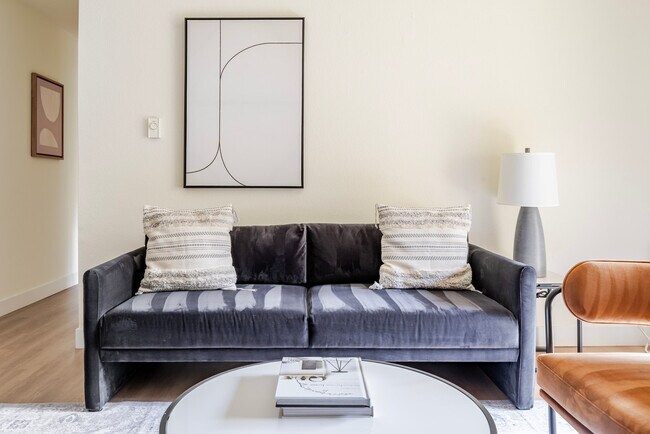 Photo - 1600 Villa St Unidad FL3-ID2108