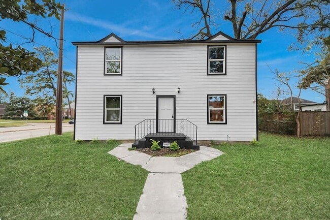Building Photo - 3760 Rio Vista St