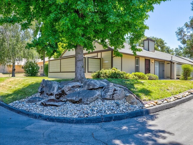 Building Photo - 49400 River Park Rd Unit #74