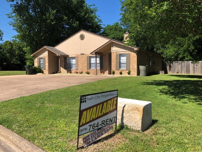 Building Photo - 3620MN Unit A