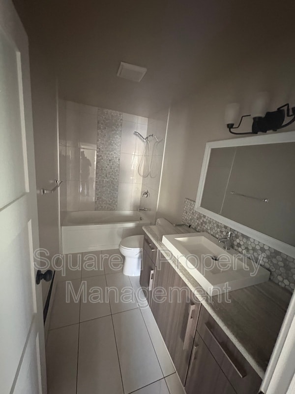 Photo - 10025-10117 117 St NW Unit 6