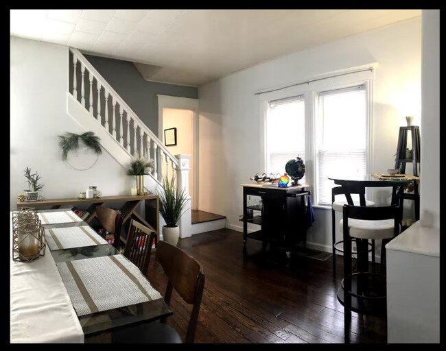 Photo - 117 E Madison St