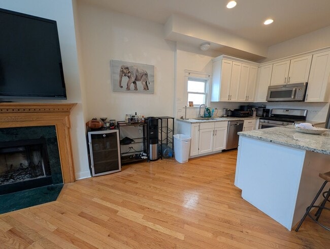 Photo - Rarely on the Market! Luxury 4-Bed/3-Bath Duplex in Lincoln Park Unit 1655-3E