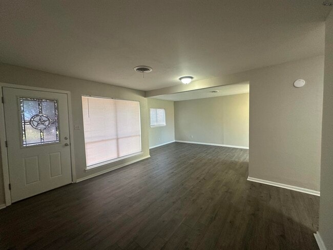Photo - 910 Van Horn St