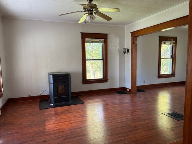 Building Photo - 15 Maple Ave