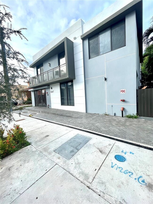 Building Photo - 1547 NW 2nd St Unit 105