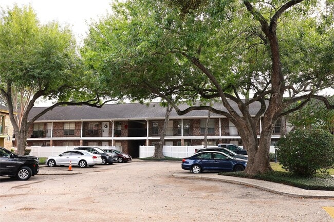 Building Photo - 14333 Memorial Dr Unit 64