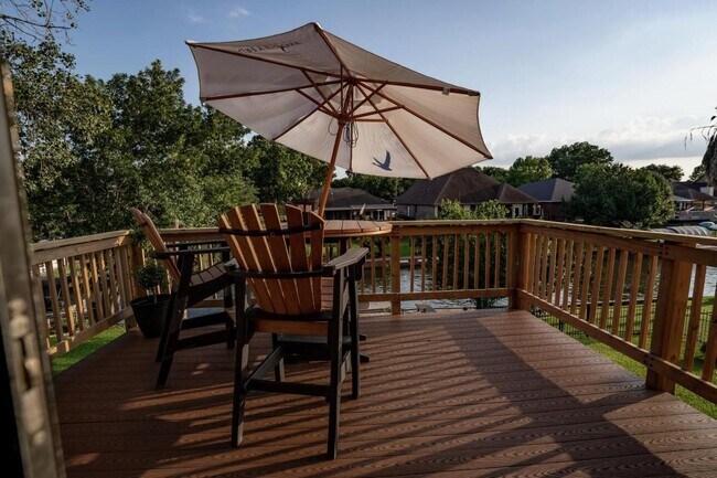 Photo - 13209 Bluff View Dr