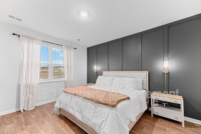 Photo - 657 Ladywood Dr