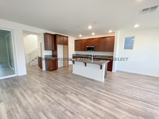 Brand new 3bed/2.5 bath in South Natomas!