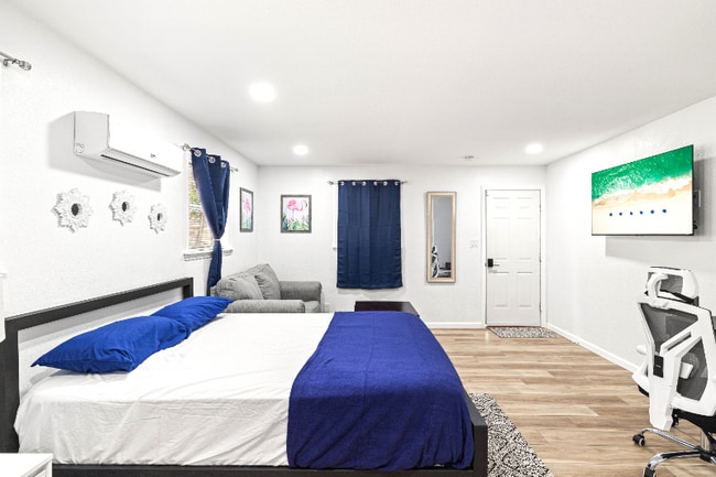 Photo - 124 Jamestown Ave