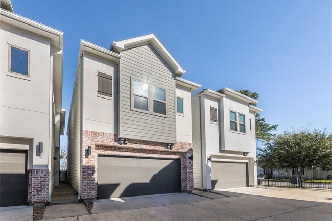 Photo - 806 Thornton Rd