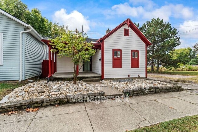 Building Photo - 1620 E 4th St Rental