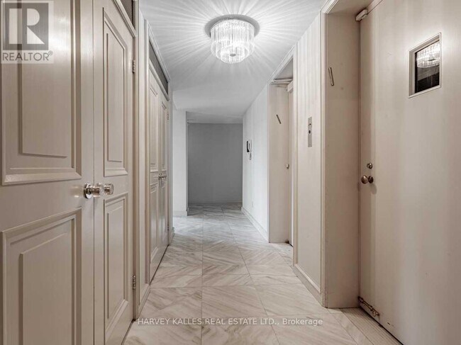 Photo - 2600 Bathurst St Unité 201