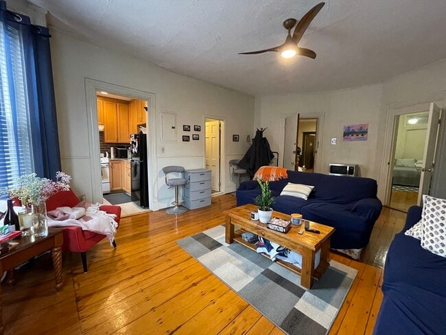 Building Photo - 914 Beacon St Unit 2