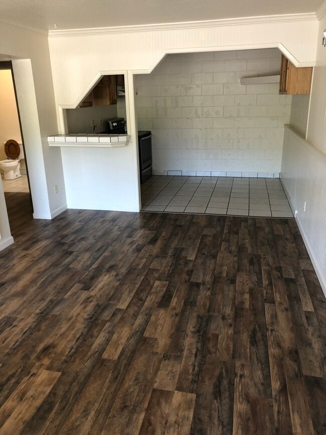 Building Photo - 628 Olive St Unit #1