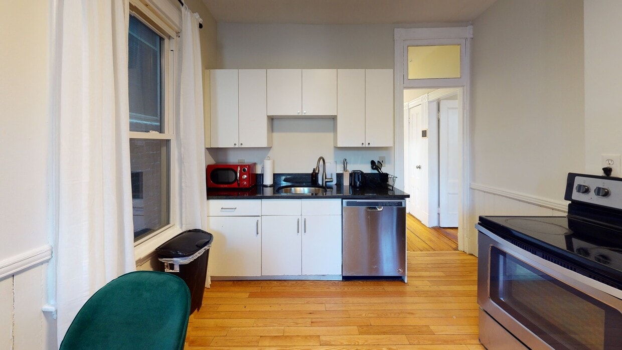 Photo - Private bedroom in 4 bed/1 bath Home