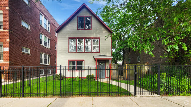 Building Photo - 4241 N Richmond St Rental