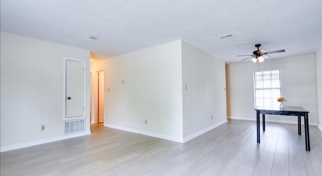 Photo - 2218 Leeway Landing