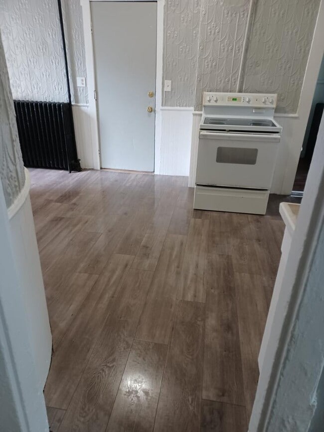 Photo - 204 Blake St