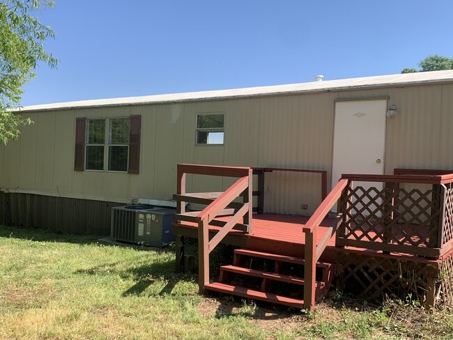 Photo - 1713 Roscoe Howey Rd