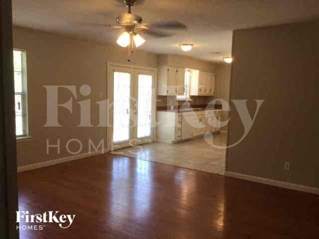 Photo - 2017 Paisley St