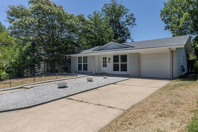 501 Arbor Ln