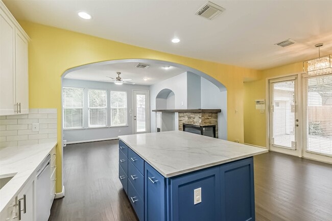 Building Photo - 15 N Flickering Sun Cir Rental