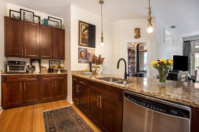 Kitchen - 430 Union Ave NE Unit 430 Union Ave NE #106