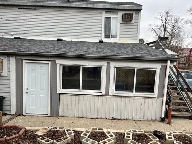 Building Photo - 233 S 4th St Unit Apt B