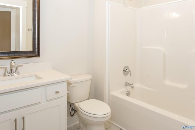 Photo - 14705 Greenleaf Dr