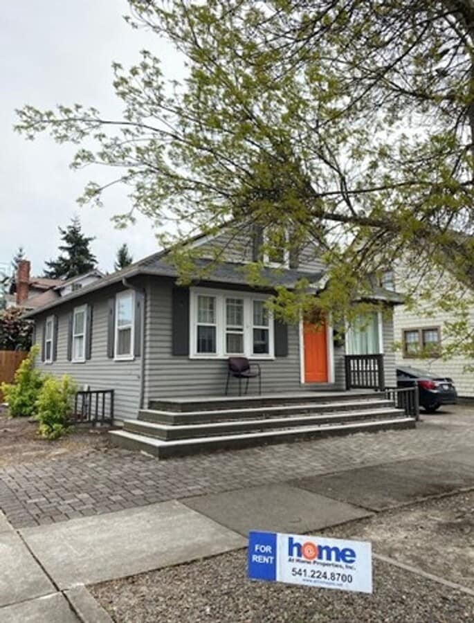 Newly Updated 5 Bed 2 Bath Home With Private Backyard Only One Block From OSU Campus! - Newly Updated 5 Bed 2 Bath Home With Private Backyard Only One Block From OSU Campus!