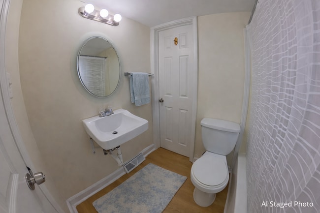 Photo - 3D Tour Available - Centrally located 1 bedroom apartment with Washer and Dryer on site! Availabl...