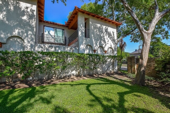 Building Photo - 9703 Briar Forest Dr