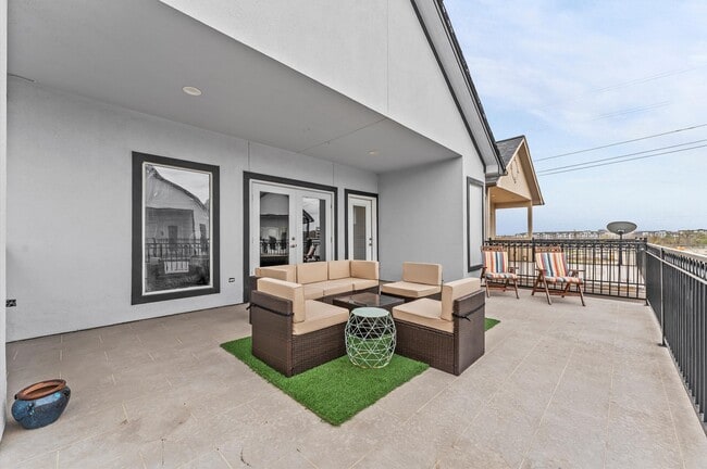 Building Photo - 3045 Clinton Dr