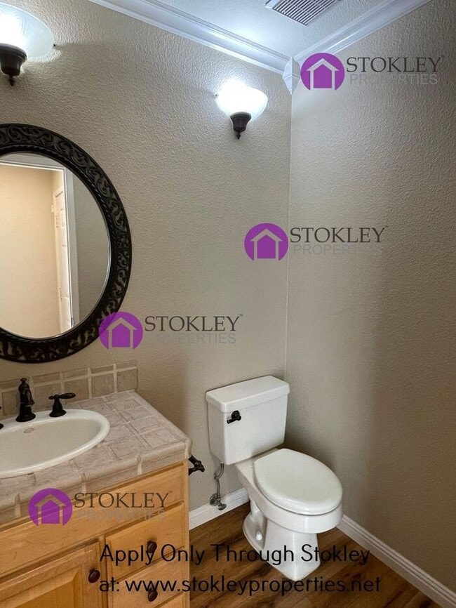 Photo - 249 Kingston Way