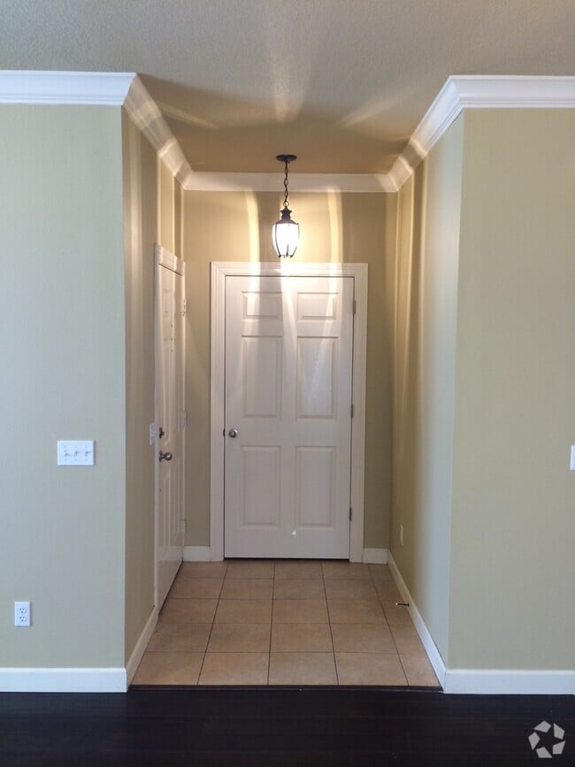 Building Photo - 4 Bedroom, 2.5 Bath Home With Two Car Garage