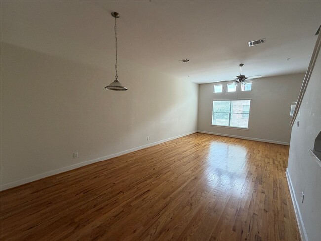 Photo - 8715 Meadowcroft Dr Unit 1204