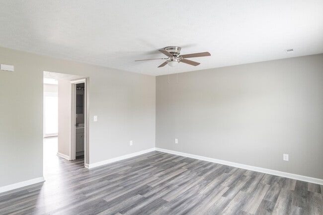 Photo - 202 S Keeneland Dr