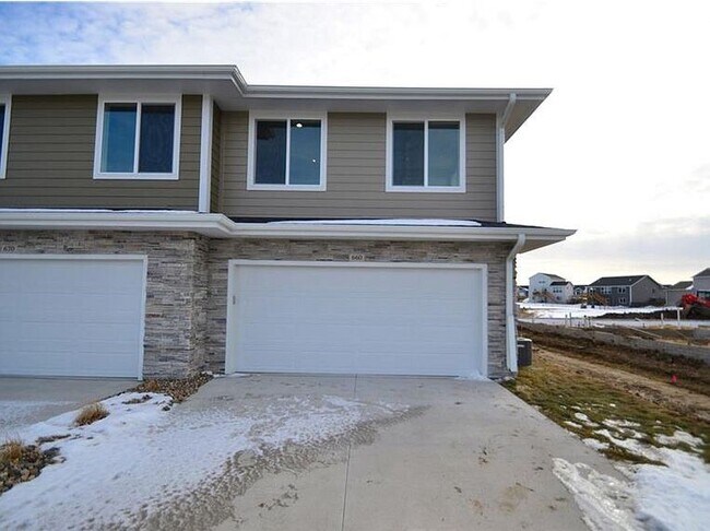 Photo - 660 SE Greyson Ln