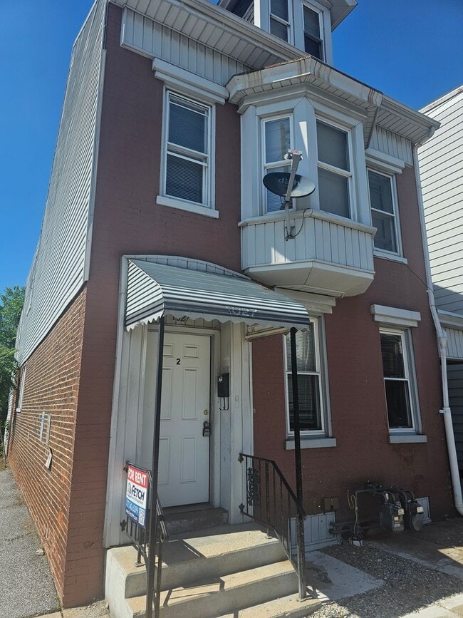 Building Photo - 1027 E Market St Unit 2