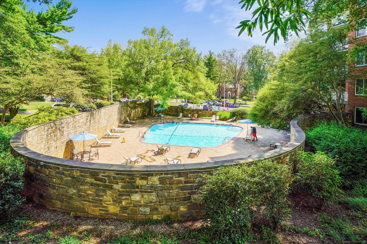 Photo - 4000 Tunlaw Rd NW