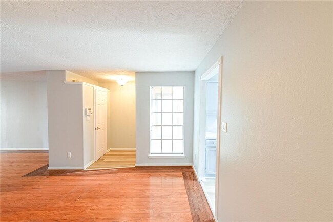 Photo - 2121 Hepburn St Unit 917