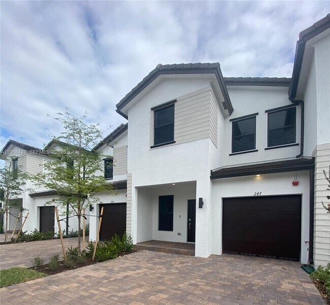 Photo - 247 SW 159th Dr