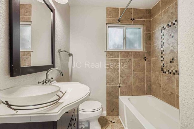 Photo - 3130 St Paul St