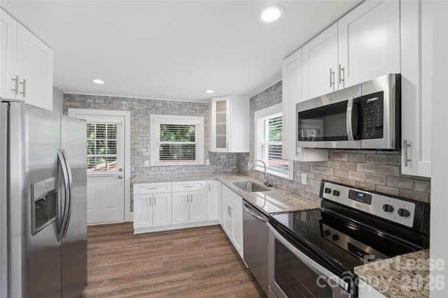 Building Photo - 4239 Dinglewood Ave