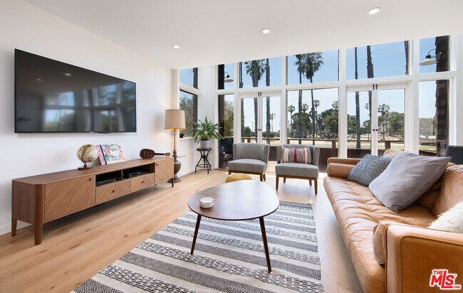 Photo - 6623 Esplanade